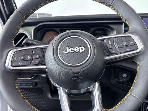 Used 2024 Jeep Wrangler High Altitude AWD/4WD image 24