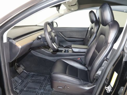 Used 2022 Tesla Model Y Long Range image 13