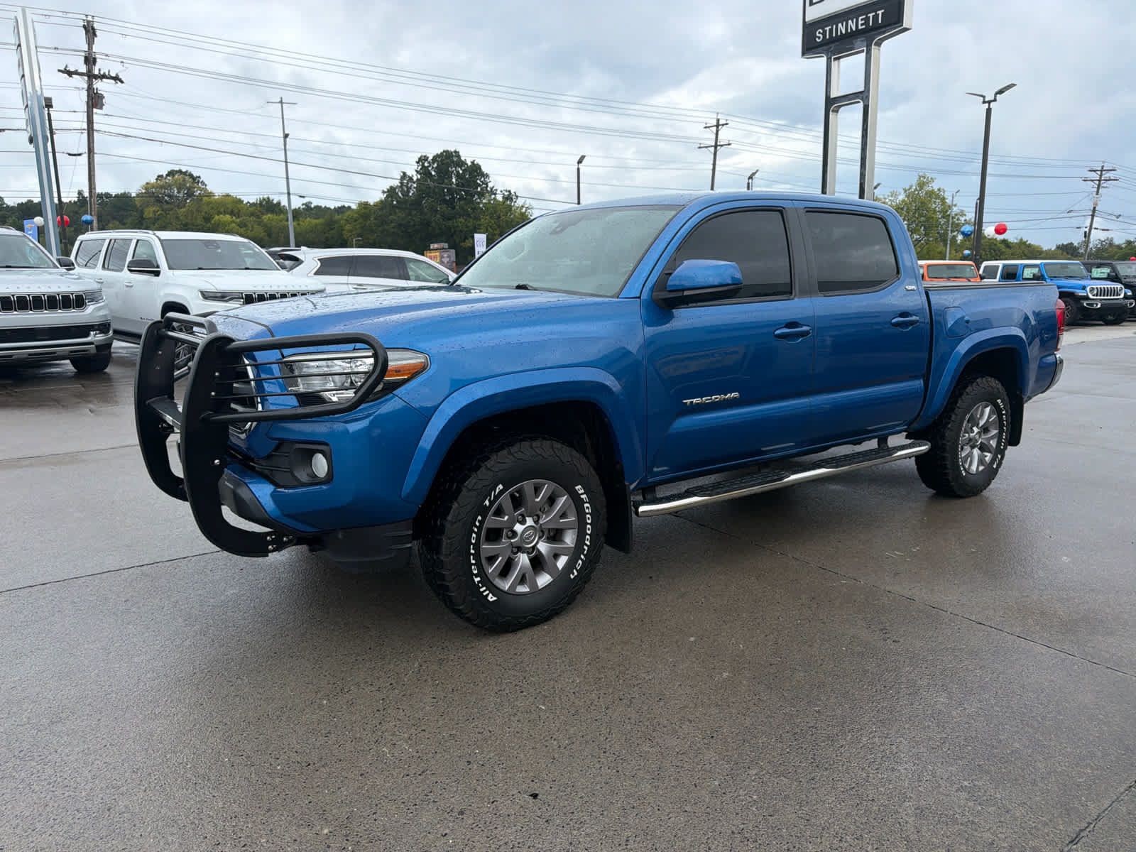 Used 2018 Toyota Tacoma SR5 RWD image 2