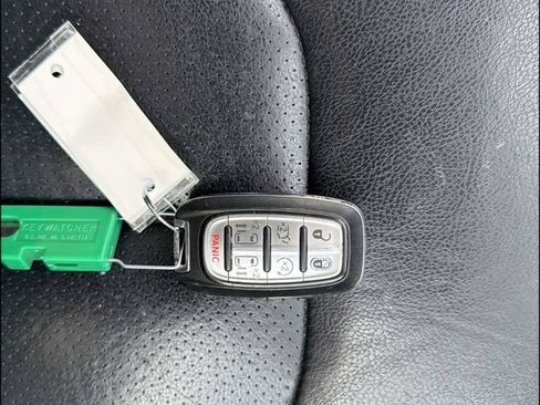 Used 2022 Chrysler Pacifica Touring-L FWD image 36
