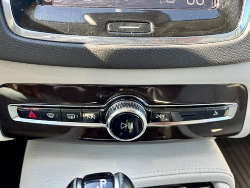 Used 2017 Volvo XC90 T6 Momentum w/ Vision Package image 23