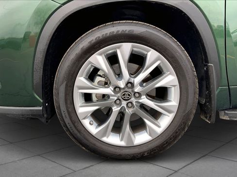 Used 2023 Toyota Highlander Limited image 11