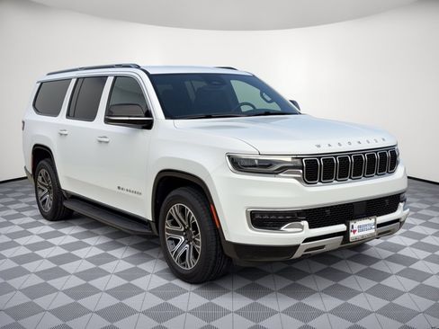 Used 2024 Jeep Wagoneer L Series II w/ Flexible Seating Group RWD image 7