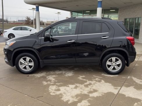 Used 2017 Chevrolet Trax LT w/ LT Convenience Package image 6