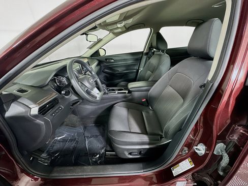 Used 2024 Nissan Altima 2.5 SV FWD image 12