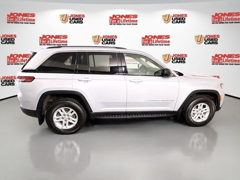 Used 2023 Jeep Grand Cherokee Laredo w/ Luxury Tech Group I AWD/4WD image 18