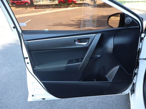 Used 2018 Toyota Corolla LE FWD image 23