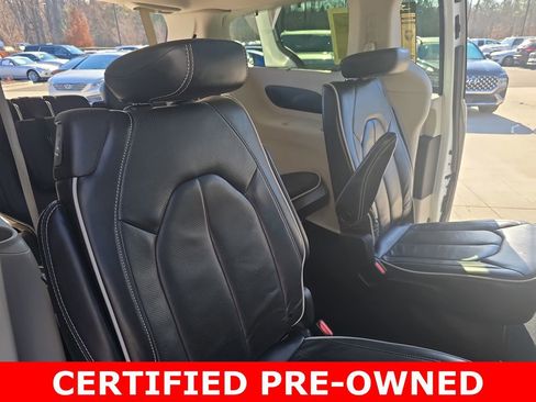 Used 2023 Chrysler Pacifica Limited image 11