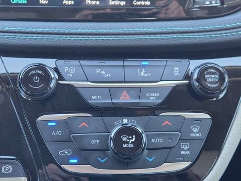 Used 2020 Chrysler Pacifica Limited w/ Advanced Safetytec Group FWD image 19