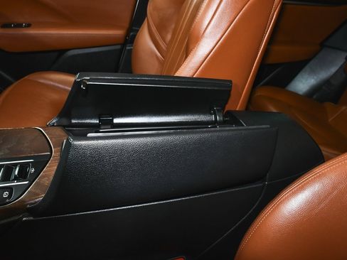 Used 2021 Maserati Levante image 42