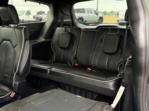 Used 2020 Chrysler Pacifica Limited FWD image 19