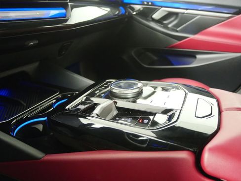 Used 2025 BMW 540i xDrive image 23