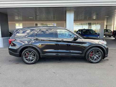 Certified 2025 Ford Explorer ST AWD/4WD image 8