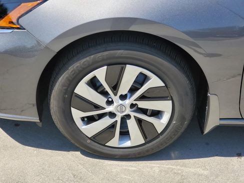 Certified 2025 Nissan Altima 2.5 S image 12