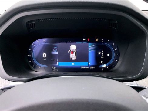 Certified 2025 Volvo XC60 B5 Plus image 28