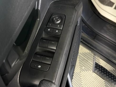 Used 2024 Toyota Tacoma SR5 AWD/4WD image 25