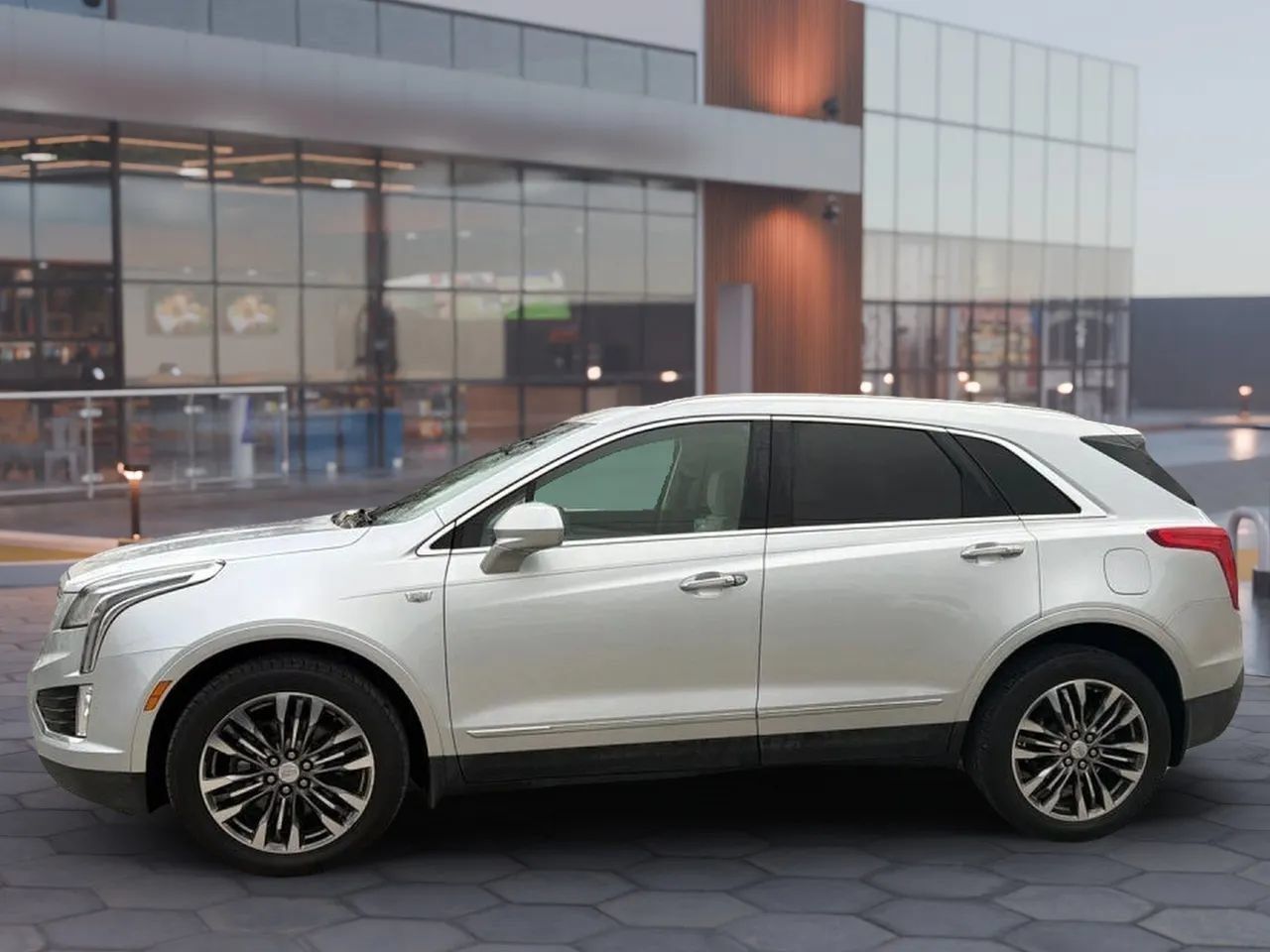 Used 2017 Cadillac XT5 Premium Luxury FWD image 3