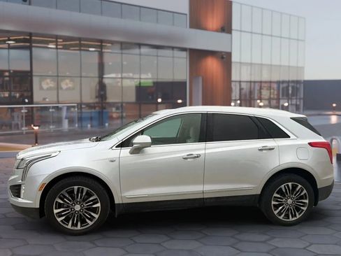 Used 2017 Cadillac XT5 Premium Luxury FWD image 3