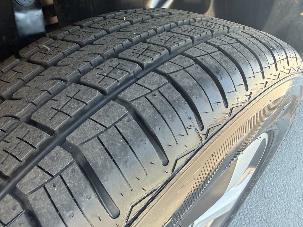Used 2019 Jeep Cherokee Limited w/ Luxury Group AWD/4WD image 43
