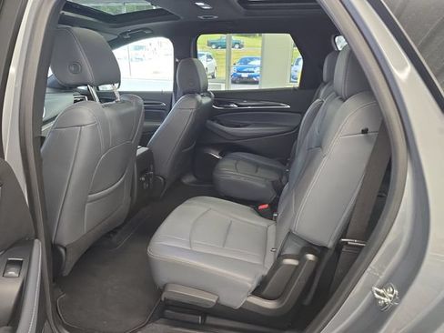 Used 2023 Buick Enclave Essence AWD/4WD image 10