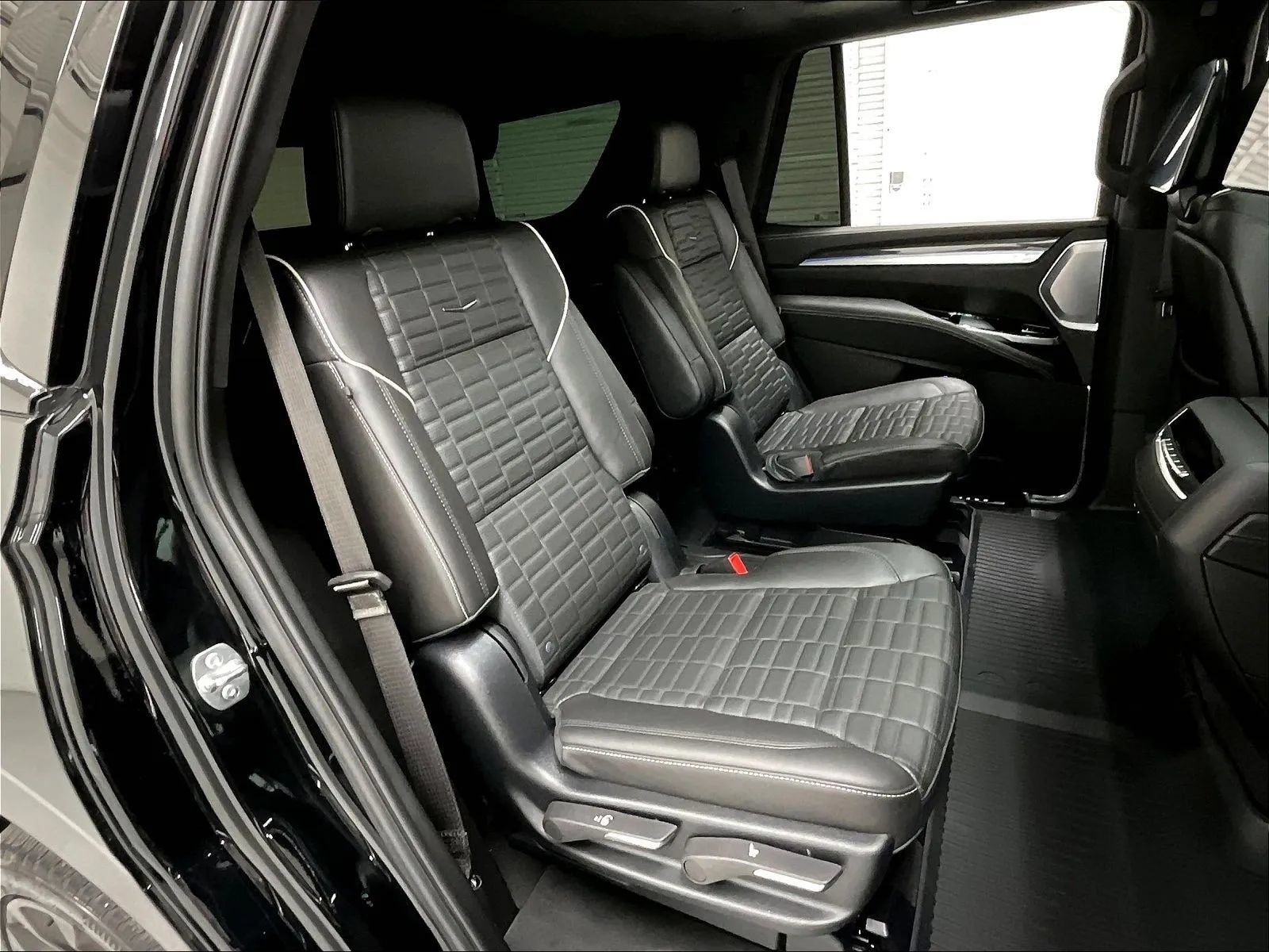 Used 2025 Cadillac Escalade V AWD/4WD image 15