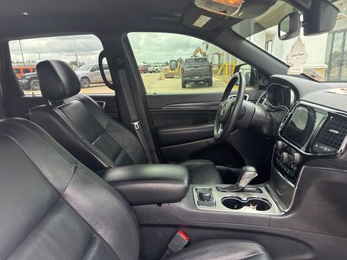Used 2019 Jeep Grand Cherokee Limited w/ Trailer Tow Group IV AWD/4WD image 12