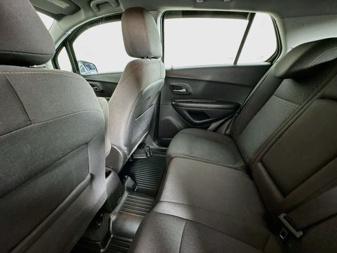 Used 2021 Chevrolet Trax LS FWD image 21