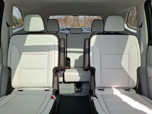 Used 2025 GMC Acadia Denali w/ Super Cruise Package image 13