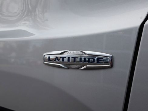 Used 2018 Jeep Renegade Latitude w/ Cold Weather Group image 26