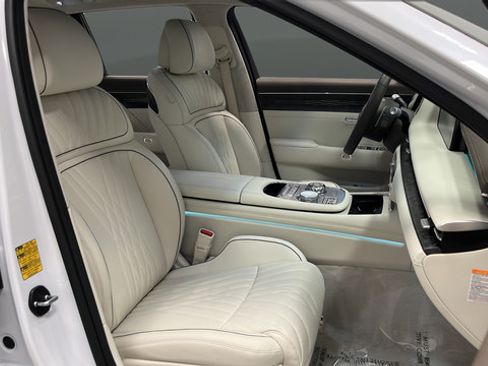 Used 2025 Genesis G90 3.5T AWD/4WD image 25