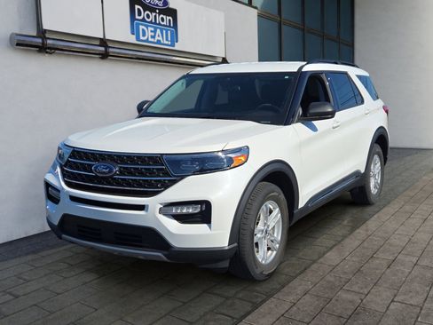 Used 2023 Ford Explorer XLT w/ Equipment Group 202A AWD/4WD image 3