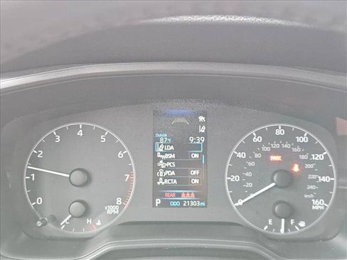 Used 2025 Toyota Corolla Cross LE FWD image 11