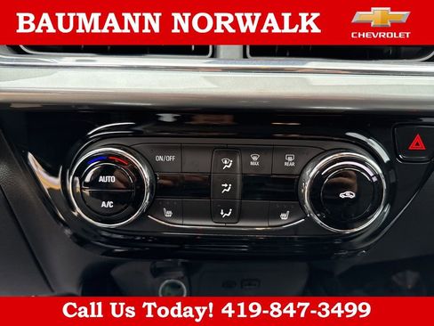 Used 2025 Chevrolet Trax LT w/ LT Convenience Package FWD image 27