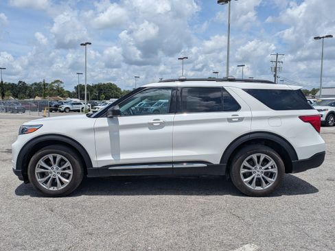 Used 2024 Ford Explorer XLT w/ Equipment Group 202A AWD/4WD image 7