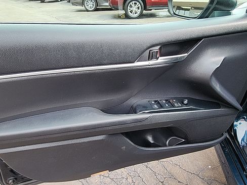 Used 2019 Toyota Camry LE image 10