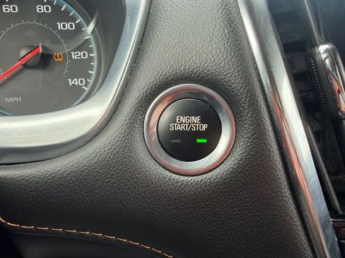 Used 2021 Chevrolet Traverse LT image 19