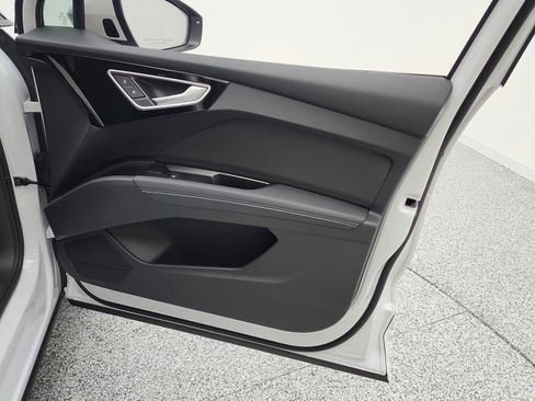 Used 2025 Audi Q4 e-tron Premium w/ Convenience Package image 20