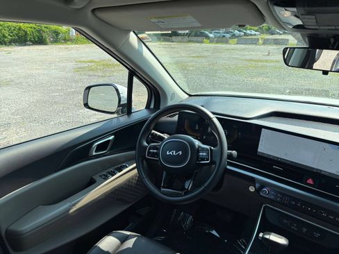 Used 2026 Kia Carnival FWD image 33