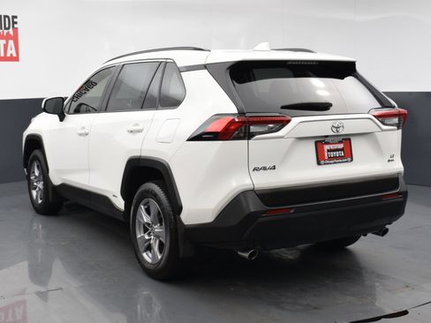 Used 2025 Toyota RAV4 LE AWD/4WD image 3