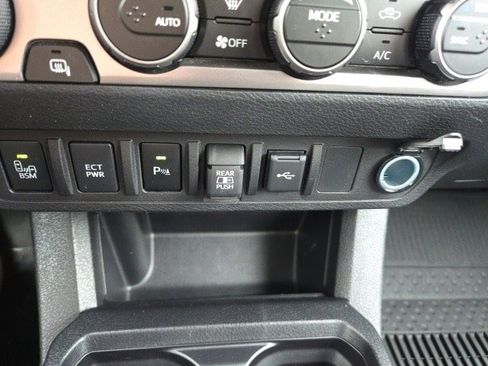 Used 2023 Toyota Tacoma 4x4 Double Cab image 13