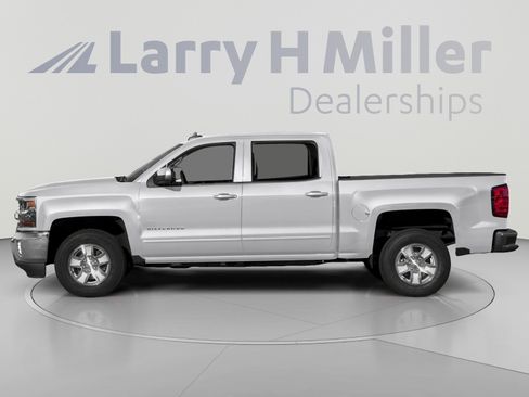Used 2018 Chevrolet Silverado 1500 LT w/ LT Eassist Package AWD/4WD image 3