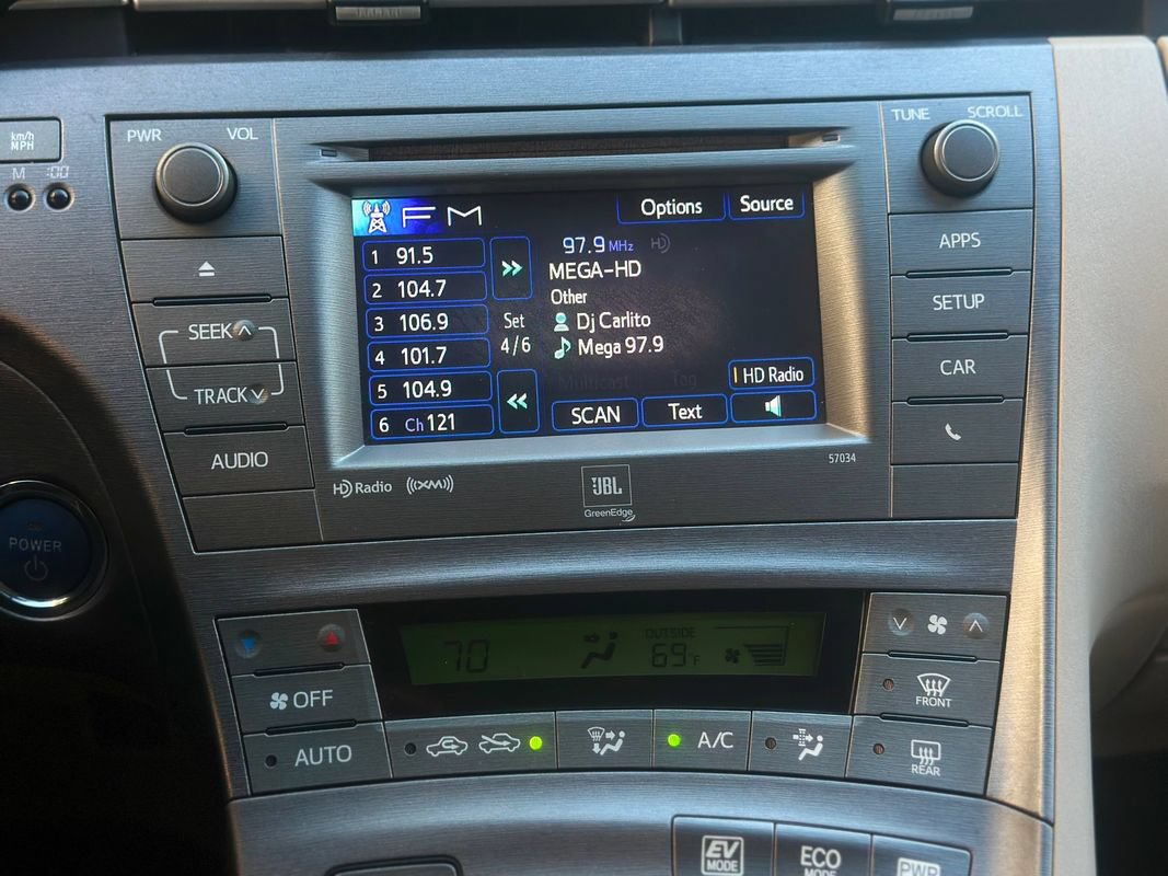 Used 2014 Toyota Prius Five FWD image 14