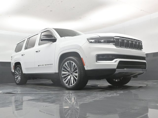 Used 2023 Jeep Grand Wagoneer Series III AWD/4WD image 54