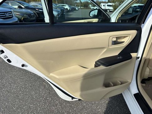 Used 2015 Toyota Camry LE image 17