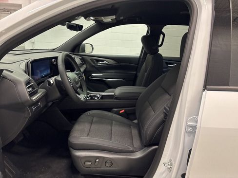 New 2026 Chevrolet Traverse LT image 9