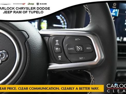 Used 2025 Jeep Wrangler Unlimited Sahara AWD/4WD image 17