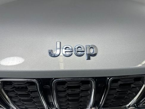 Used 2023 Jeep Grand Cherokee 4WD 4xe image 9