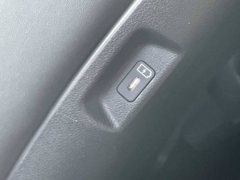 Used 2025 Hyundai Santa Fe SEL FWD image 17