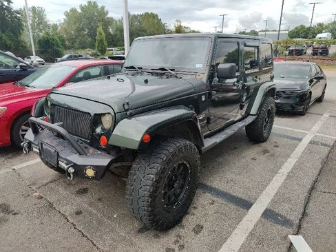 Used 2011 Jeep Wrangler Unlimited Sahara w/ Dual Top Group AWD/4WD image 3