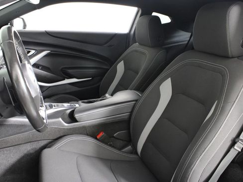 Used 2021 Chevrolet Camaro LT w/ Technology Package image 17